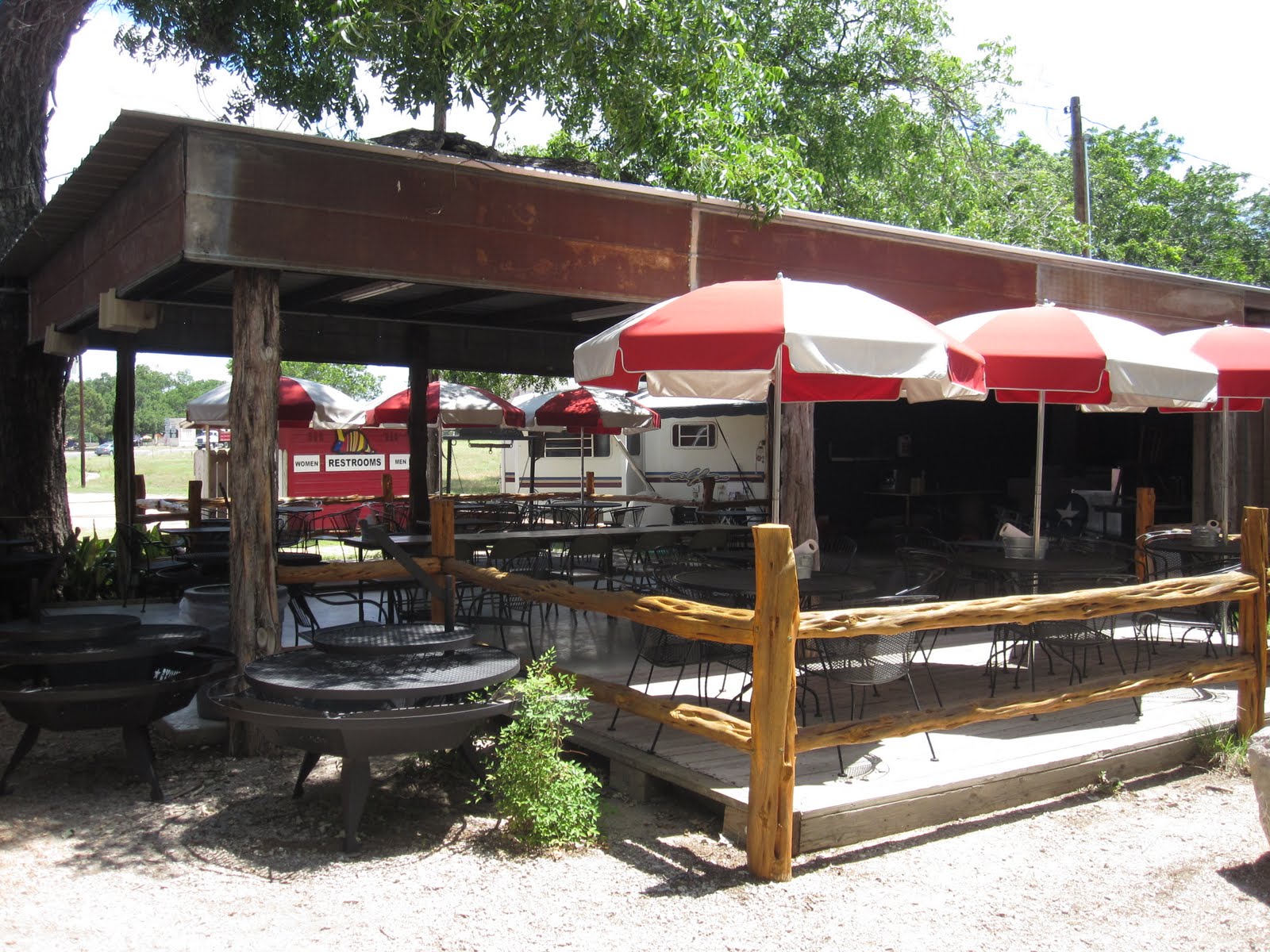 Man Up Tales of Texas BBQ™ Hart's Firehouse BBQ (Lampasas, TX)