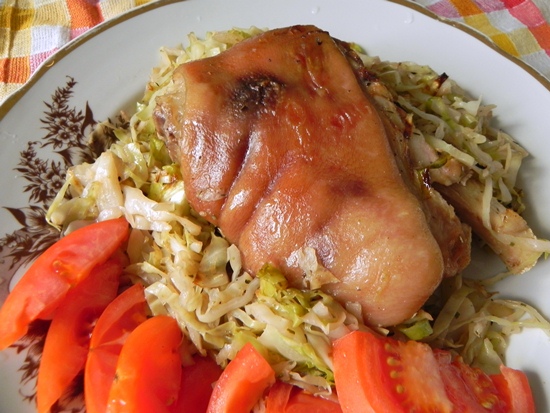 Отварная рулька на капусте с халявным бонусным соусом. Афтар: КонАццкий Syndrom