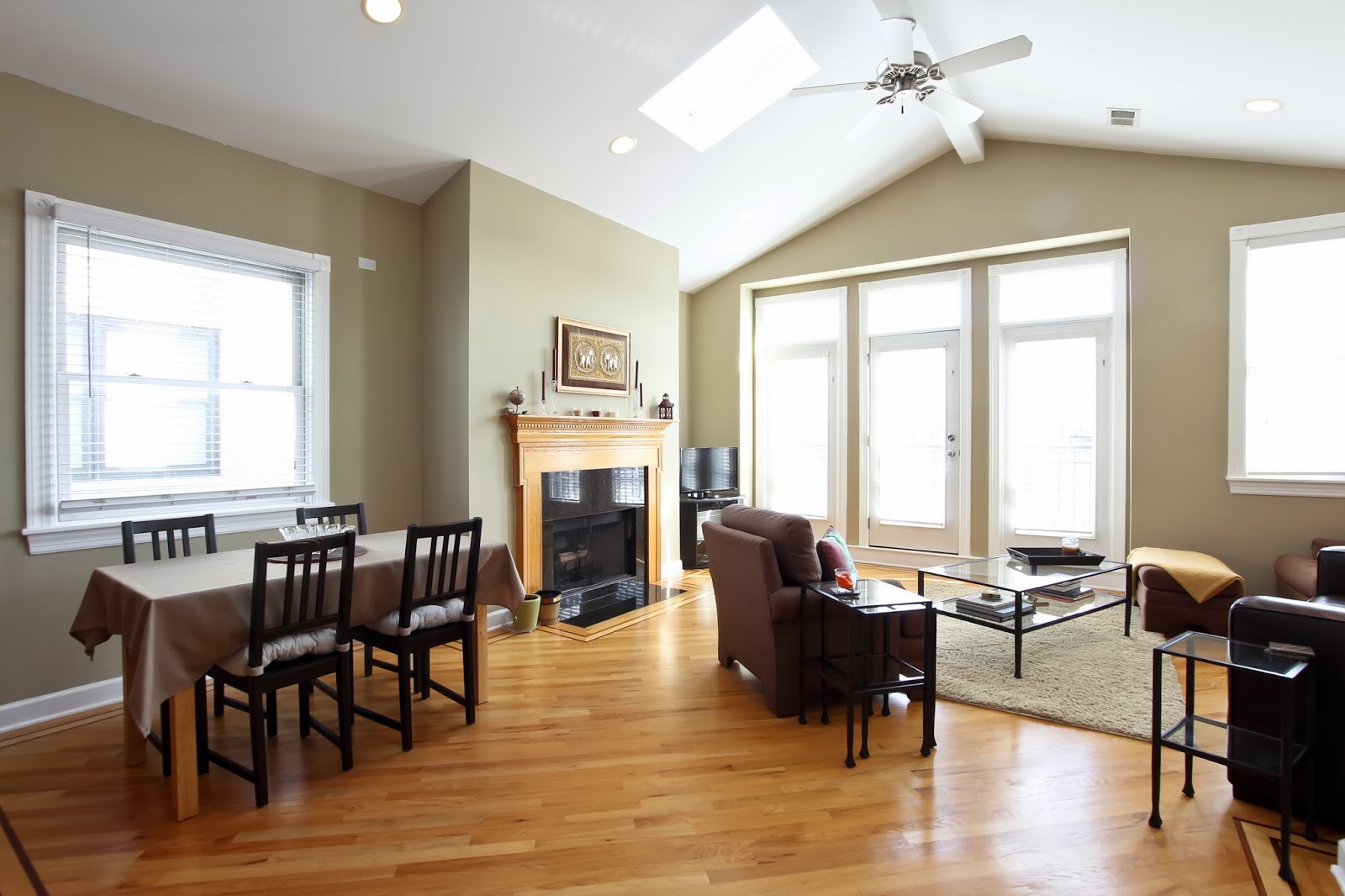 The Chicago Real Estate Local For Sale! Top floor super sunny condo