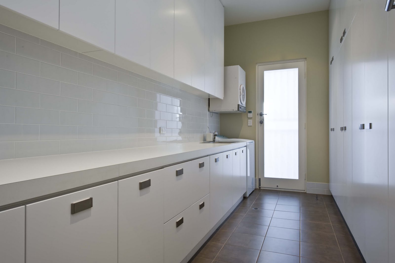 Building a Home Remodeling Ideal laundry splashback height