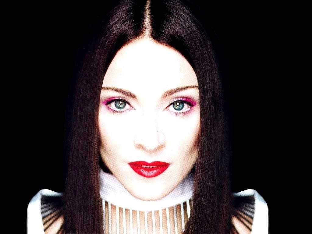 http://4.bp.blogspot.com/-N3Rwuf14s2g/TkEowoW_2PI/AAAAAAAAAaM/89efk46IC8w/s1600/Madonna+Madona+www.paul-wolf.blogspot.com+%25281%2529.jpg