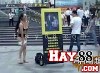 Thiếu nữ nhảy thoát ý giữa phố để xin tiền… phẫu thuật thẩm mỹ Thiếu nữ nhảy thoát ý giữa phố để xin tiền… phẫu thuật thẩm mỹ
