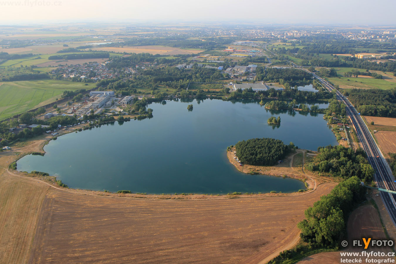 FLyFOTO letecká fotografie a video Opatovice nad Labem