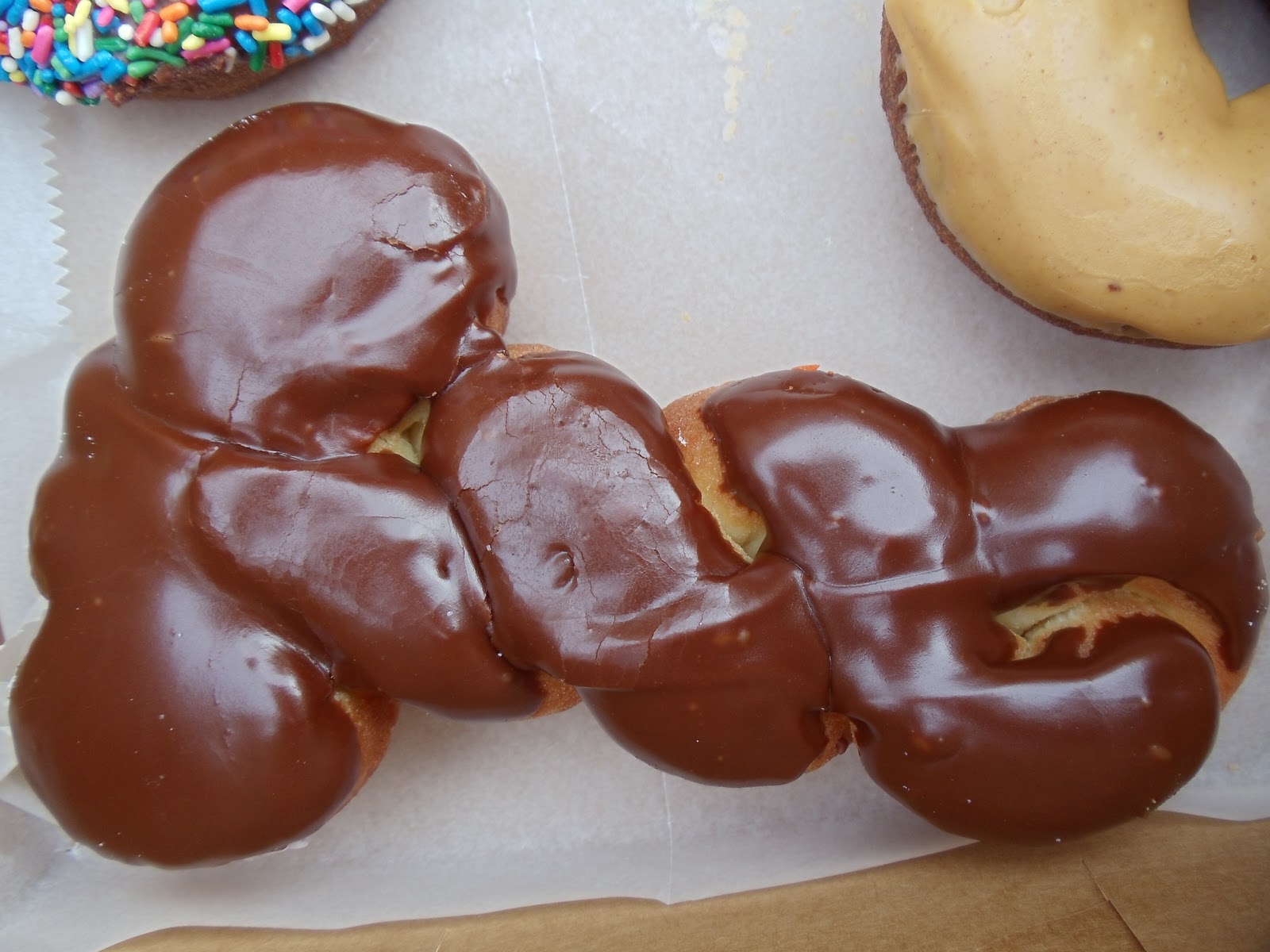 A Vegan Food Snob Vida Vegan Con Voodoo Doughnut The Magic is in