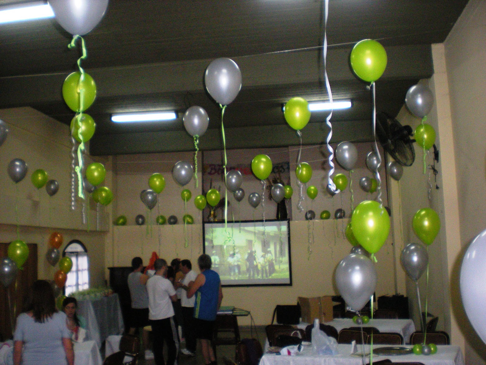 COTIPACK Cotillon Papelera Reposteria: ARREGLOS CON GLOBOS
