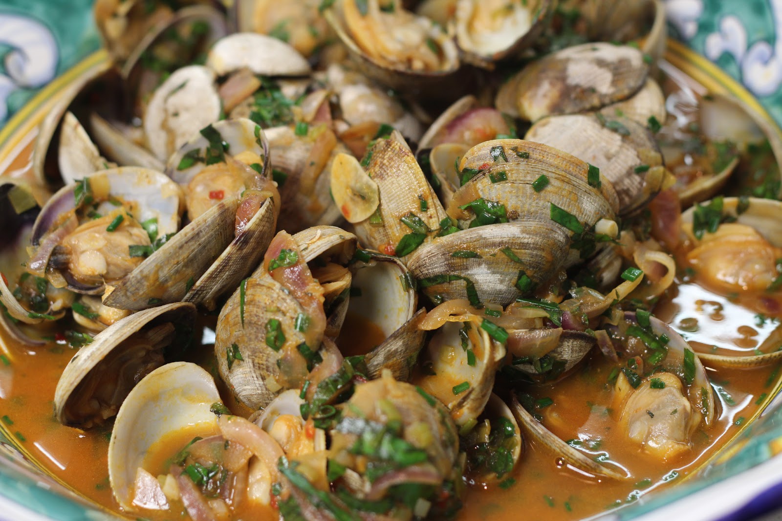 Lexi's Kitchen STEAMED CLAMS IN SPICY BRODETTO