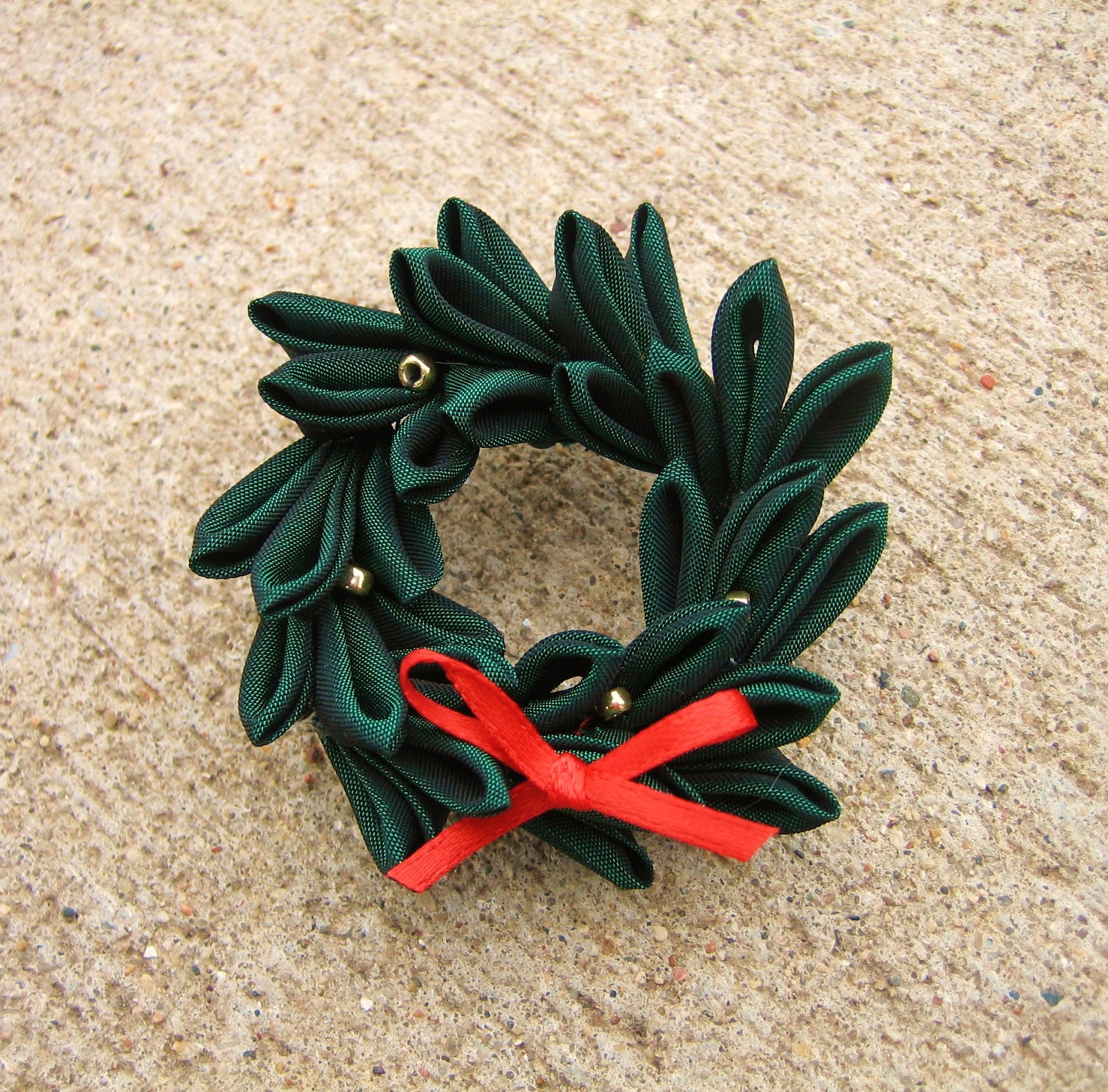 Sadie's Kanzashi Blog Christmas Kanzashi (with a little tutorial)