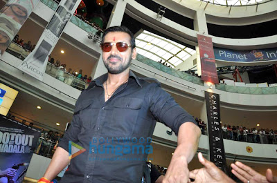  John Abraham, Anil Kapoor & Tusshar promote 'Shootout At Wadala' at Infinity Mall Malad