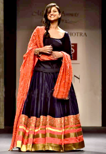 Parineeti walks at Wills Lifestyle India Fashion Week 2012 for Manish Malhotra