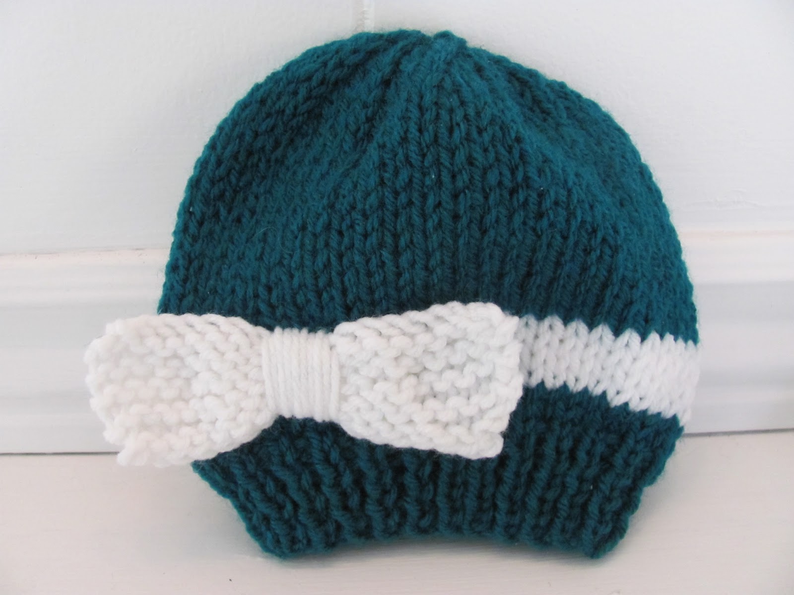 Twenty Something Granny: Knitted Baby Bow Hat