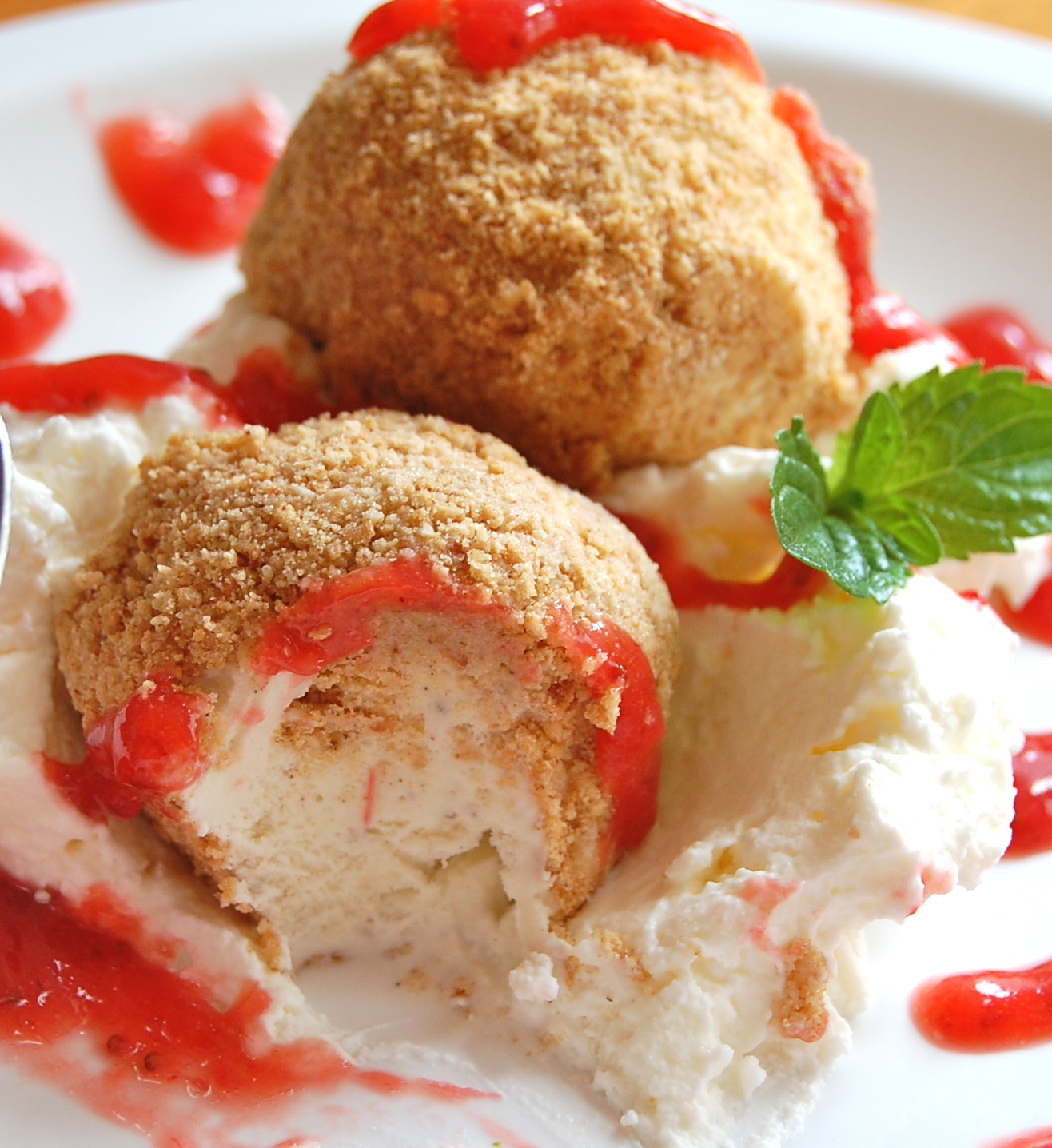 Chef Mommy Graham Cracker Ice Cream Pie Sundae with a StrawberryRhubarb Vanilla Sauce