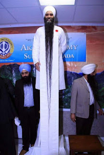 Foto The Guinness Book of World Records manusia memiliki jenggot Terpanjang di dunia