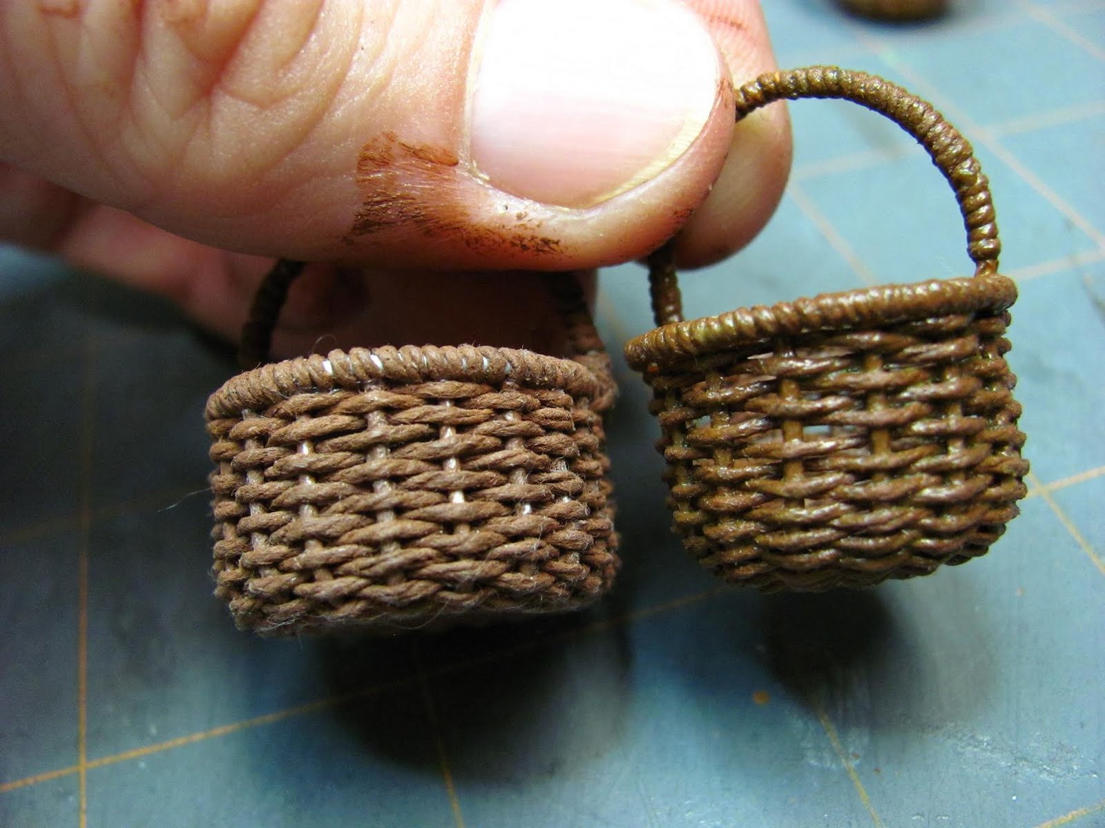Dollhouse Miniature Furniture Tutorials 1 inch minis Weaving a Basket with Crochet Thread