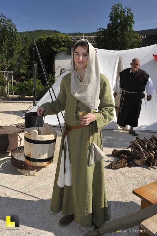 charmante damoiselle saint vincent de barres medievale 2014 photo pascal blachier
