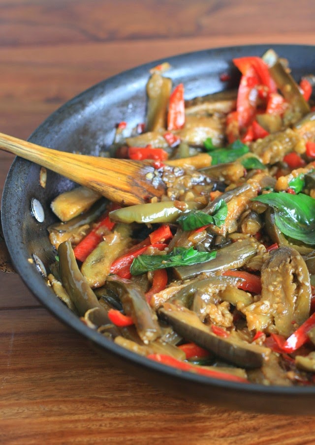[Thailand Recipes] Spicy Eggplant with Red Bell Pepper and Thai Basil