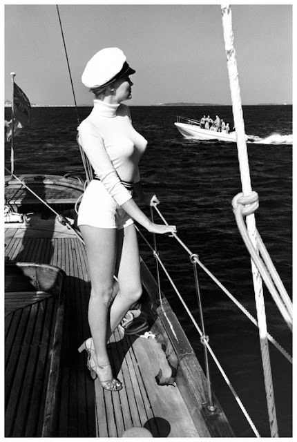 [Image: sailing.jpg]