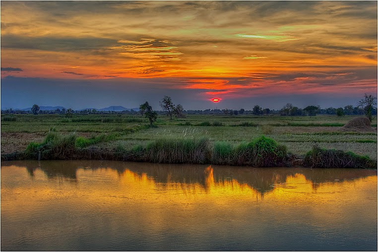 Compact Camera, Best Photo of the Day in Emphoka by FredMin, Sony DSC-RX100, https://flic.kr/p/e4bdjP Compact Camera, Best Photo of the Day in Emphoka by FredMin, Sony DSC-RX100, https://flic.kr/p/e4bdjP