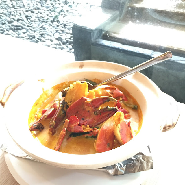 ParkRoyal Crab Buffet - Slow-braised Pumpkin Crab in Claypot
