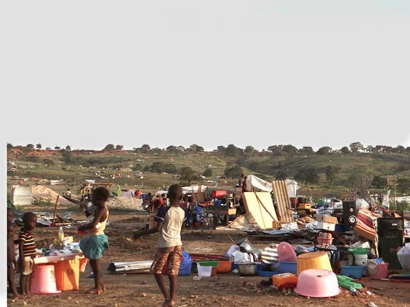 Luanda. 60 seres humanos estão jogados e abandonados no Guami Maca/ Cacuaco.