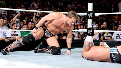 chris jericho imagen en la que se ve atacando a cm punk