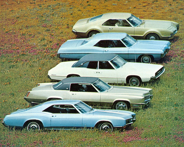 Interesting Photos Of Vintage Car Ads From 1950s To 1980s