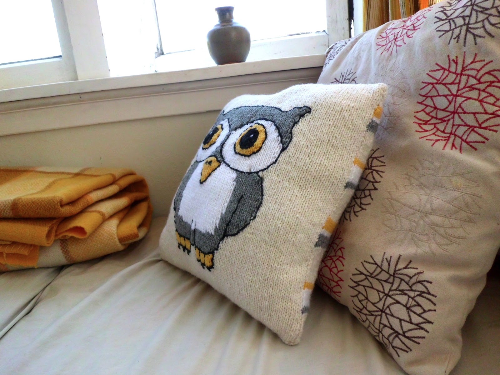 Shannons Crafts and other stuff: Knitted Owl Cushion Cover