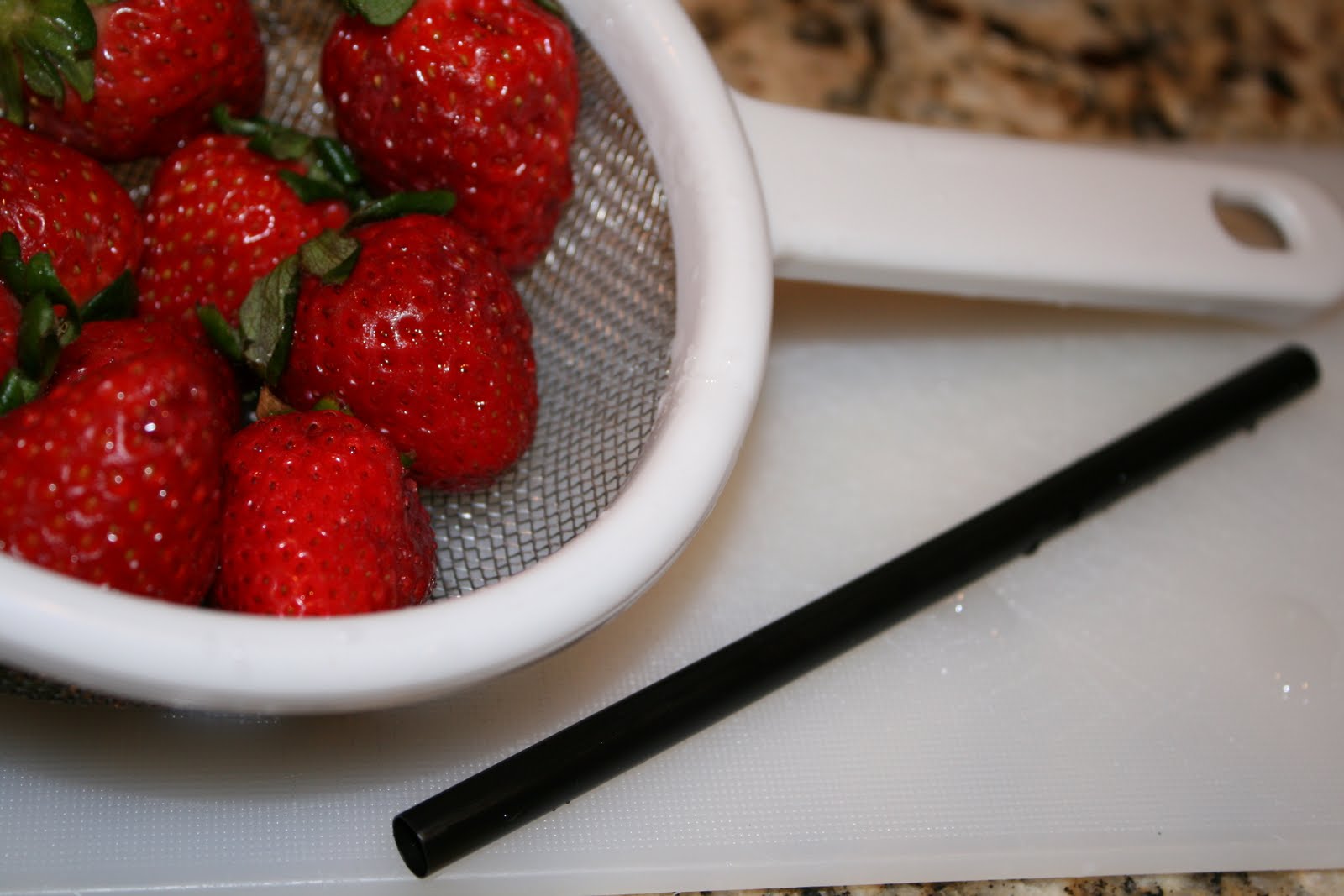 everything to entertain Easy Way To Hull A Strawberry