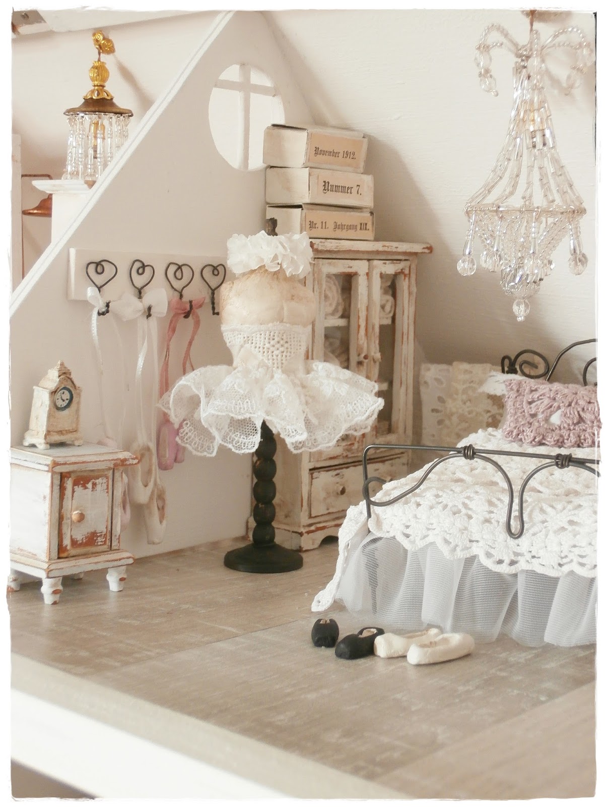 Shabby Dollhouse: Das Schlafzimmer.....