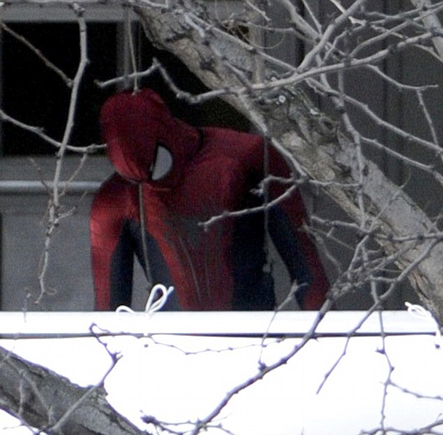 Tiết lộ mới tinh từ tác phẩm mùa hè The Amazing Spider Man phần 2 article 0 184A92B1000005DC 372 634x622 Tiết lộ mới tinh từ tác phẩm mùa hè The Amazing Spider Man phần 2