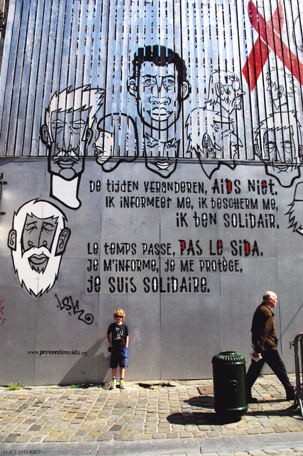 aliciasivert, alicia sivertsson, street art, graffiti, gatukonst, klotter, tags, bussels, bruxelles, bryssel, stencil, schablon, hus, building