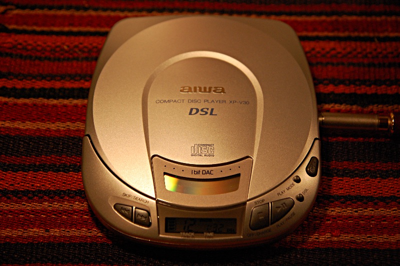 aiwa CDプレーヤー XP-V330 動作品 - ポータブルプレーヤー