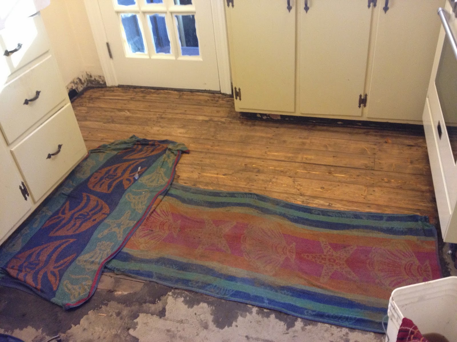 Removing Linoleum - Scraping Up Linoleum - Restoring Wood Floors - Ripping Up Linoleum - Removing Black Tar from Wood Floors Removing Linoleum - Scraping Up Linoleum - Restoring Wood Floors - Ripping Up Linoleum - Removing Black Tar from Wood Floors