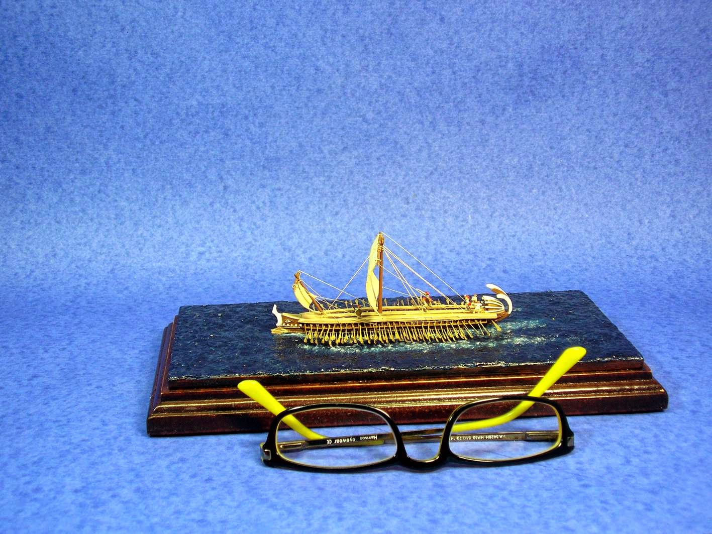 Mikrokosmos: Aphract Trireme, 1/300 scale, Rod Langton miniatures