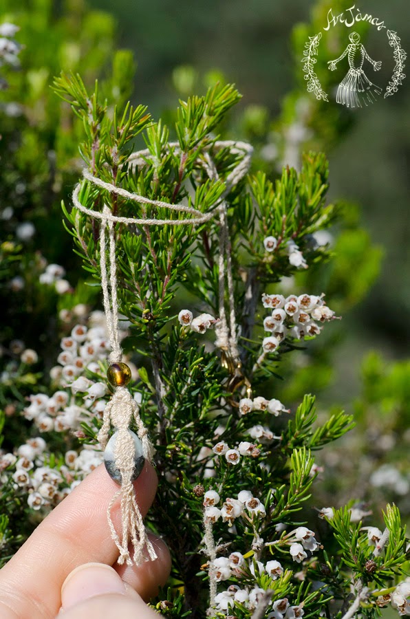 collana ArJànas Flora, risveglio di primavera Collana Flora tessuta a mano con seta selvatica creazioni ArJànas