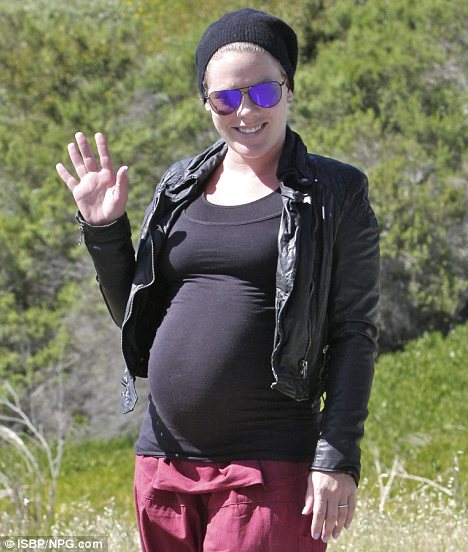 Pink beautiful and pregnant pink pregnant 2011 photos. Pink beautiful and pregnant