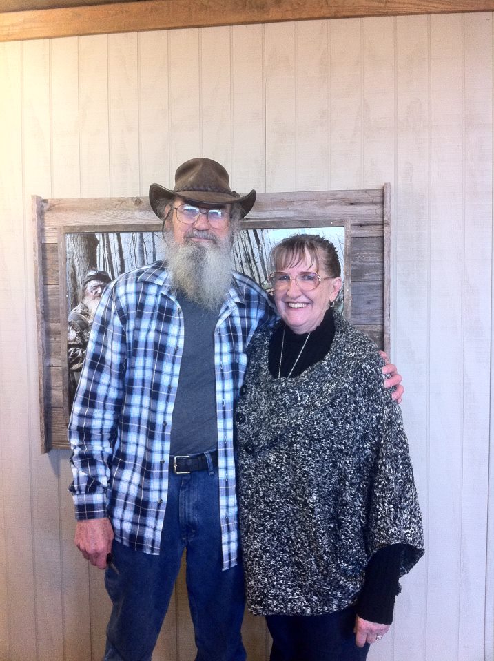 Si has a wife. This is her. It was on the Duck Dynasty facespace
