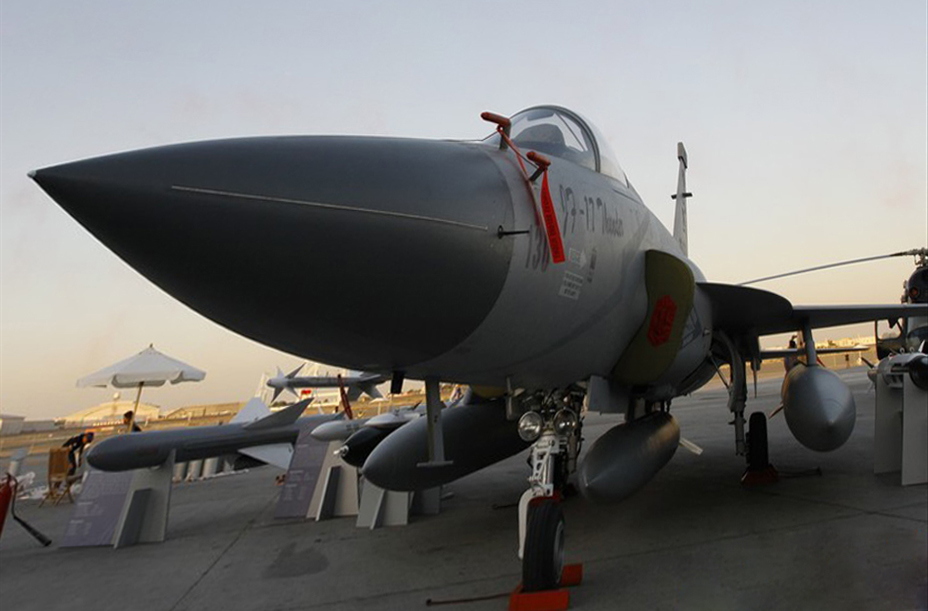 قائد القوات الجوية المصرية من معرض دبى : مصر "مهتمة جدا " بالرعد JF - 17  JF-