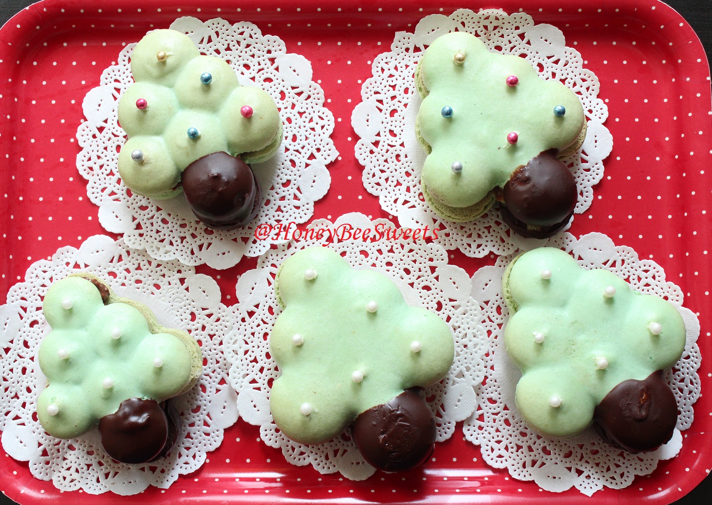 Honey bee sweets: christmas tree macarons & merry christmas! Honey Bee Sweets: Christmas Tree Macarons & Merry Christmas!