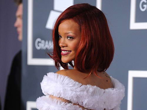 rihanna 2011 grammy. 2010, Rihanna