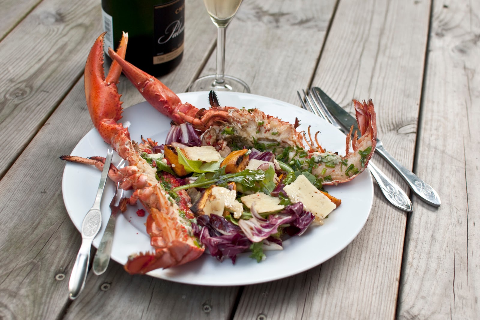 Hur äter man hummer på restaurang