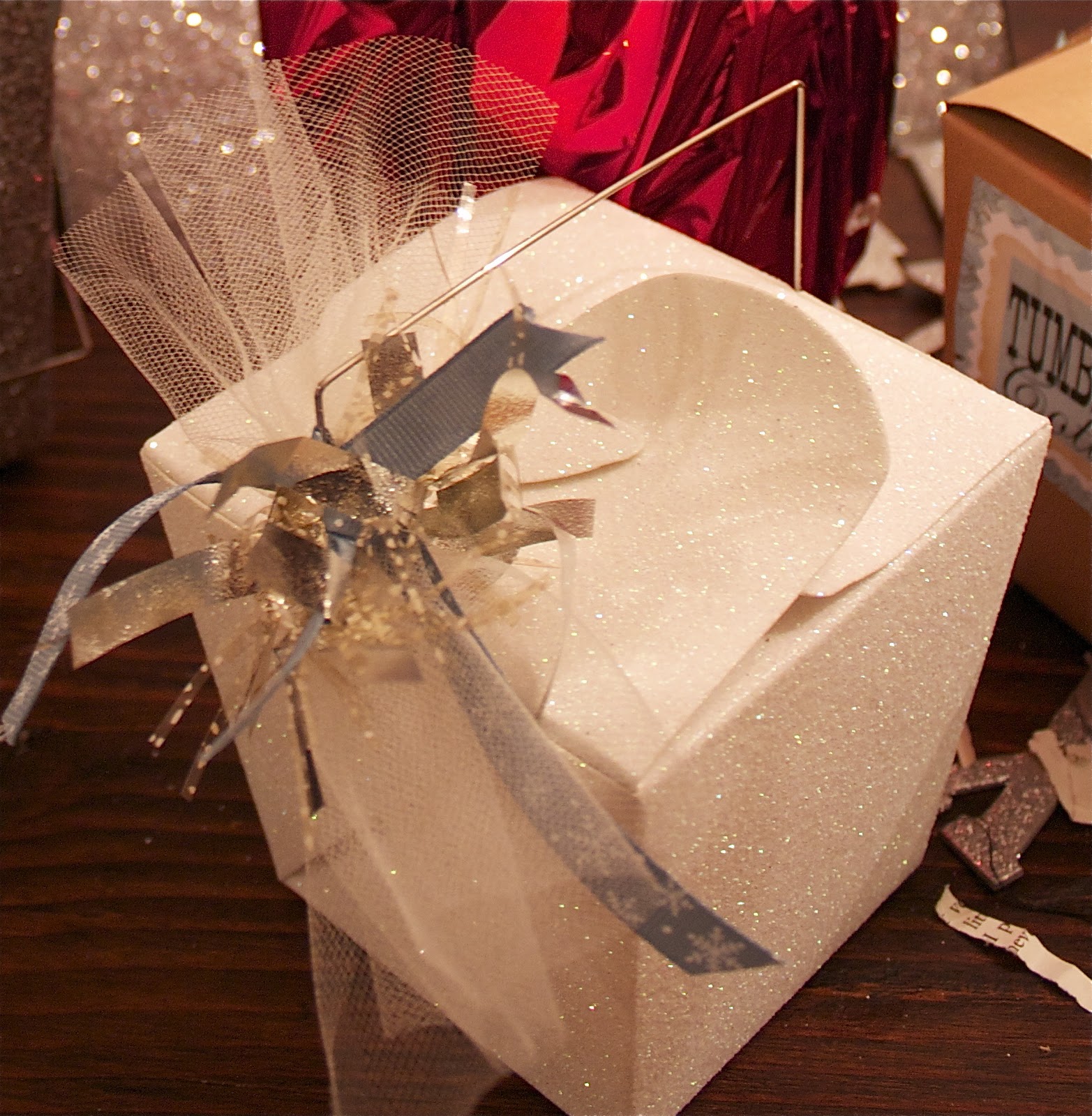 Notes from A Cottage Industry Foofyandohsofancy gift wrap ideas.