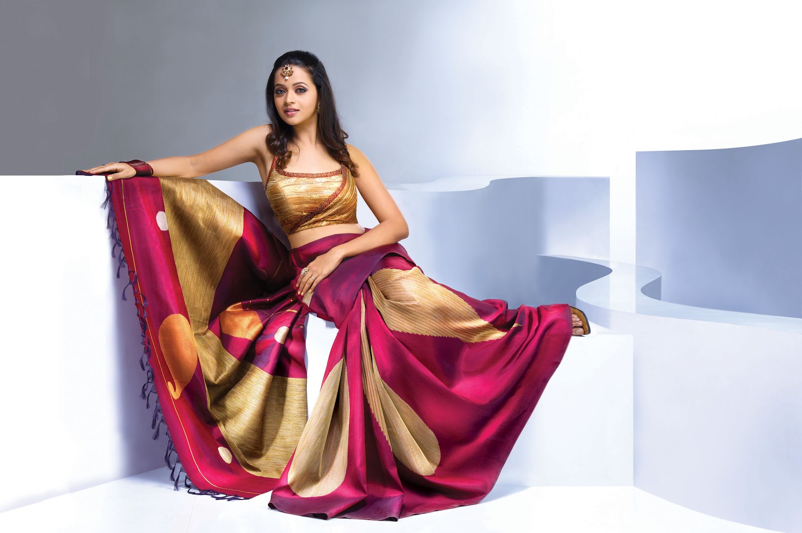 http://4.bp.blogspot.com/-NTo10OuH4ng/T7OcCcaKFnI/AAAAAAAAA_o/5SxZASJML2o/s1600/bhavana-boobs-navel+(10).jpg