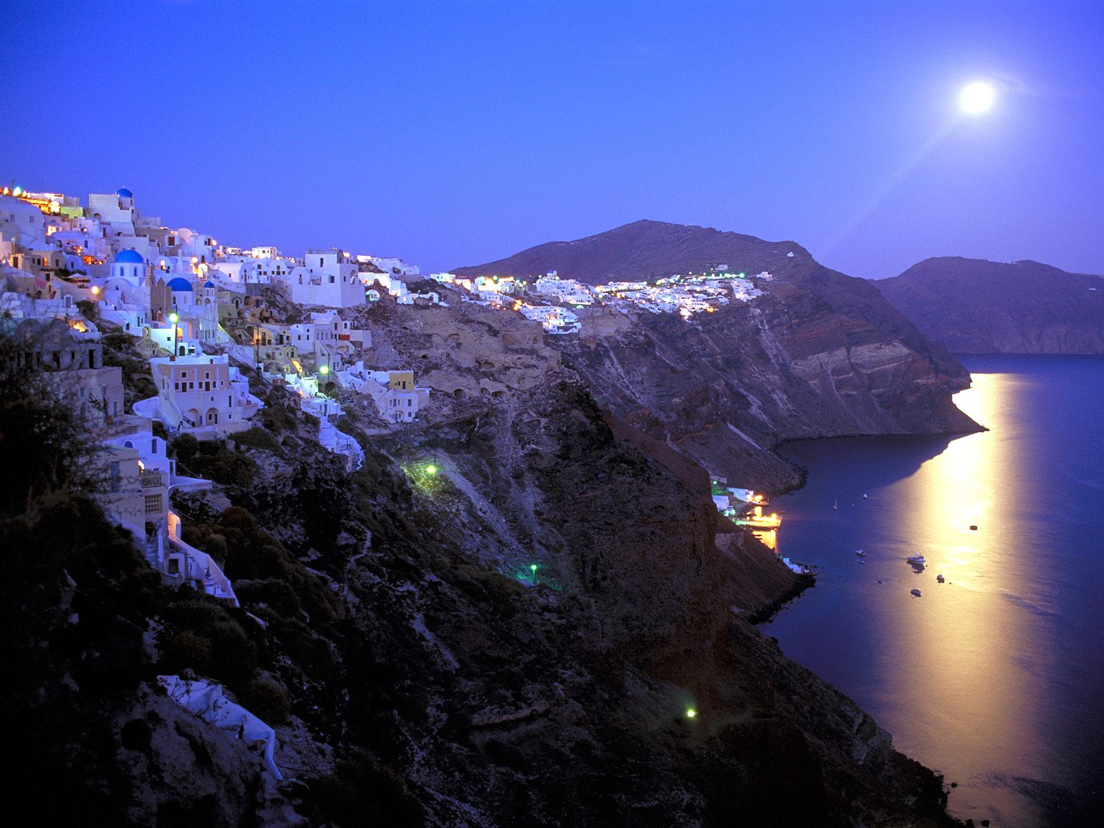 http://4.bp.blogspot.com/-NUgNIzE0pnE/T-3OeKL4-II/AAAAAAAADpY/bKeMlVpDuS0/s1600/Moonrise_Over_Santorini_Greece.jpg