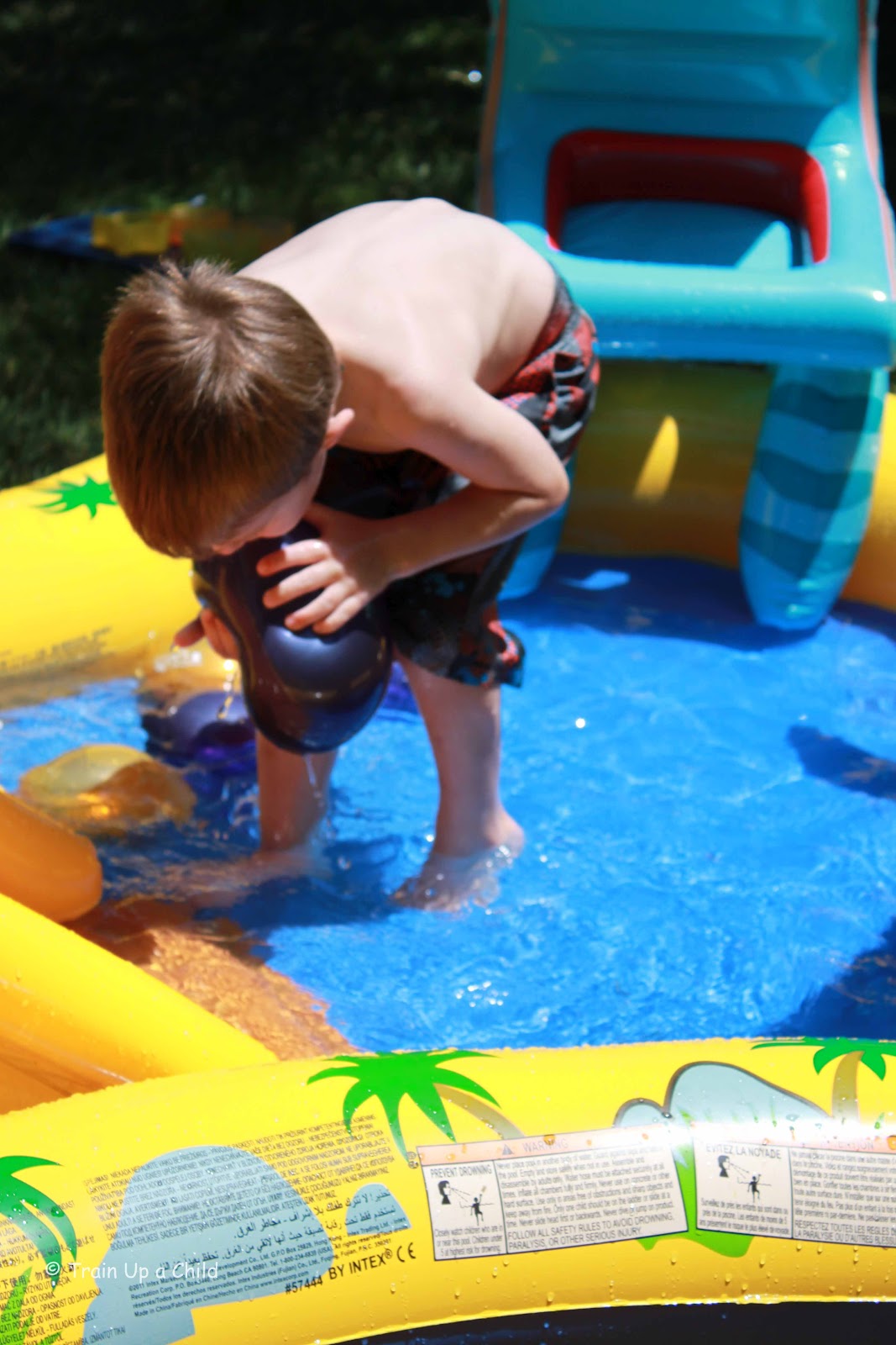 Outdoor Water Balloon and Play Pool Fun! Learn Play Imagine