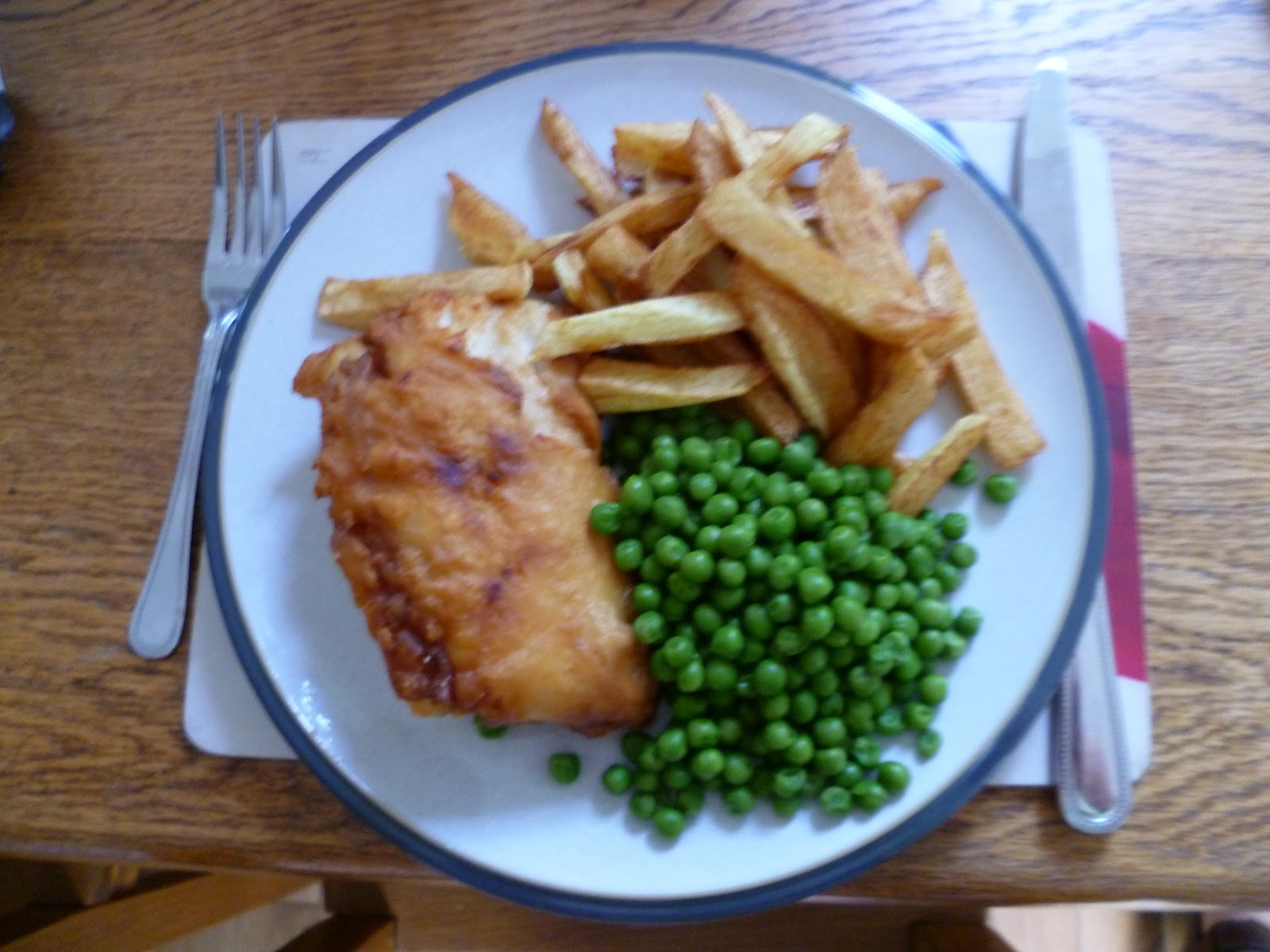 Cabine du Jardin deux Fish and chips with vinegar for two.