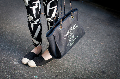chanel black tote canvas leather