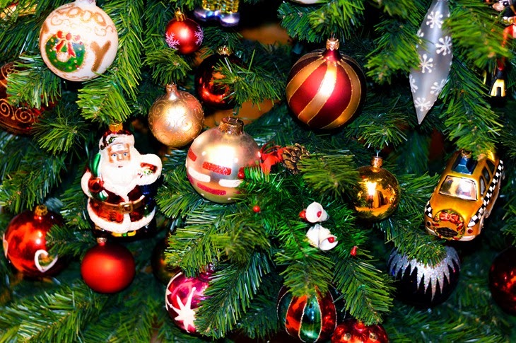 the sparkling cinnamon bokeh lights bokeh effect christmas 2013 christmas tree santa claus christmas outfit atmosfera natalizia outfit natale maglione renne dr martens parigine leather skirt cappello babbo natale