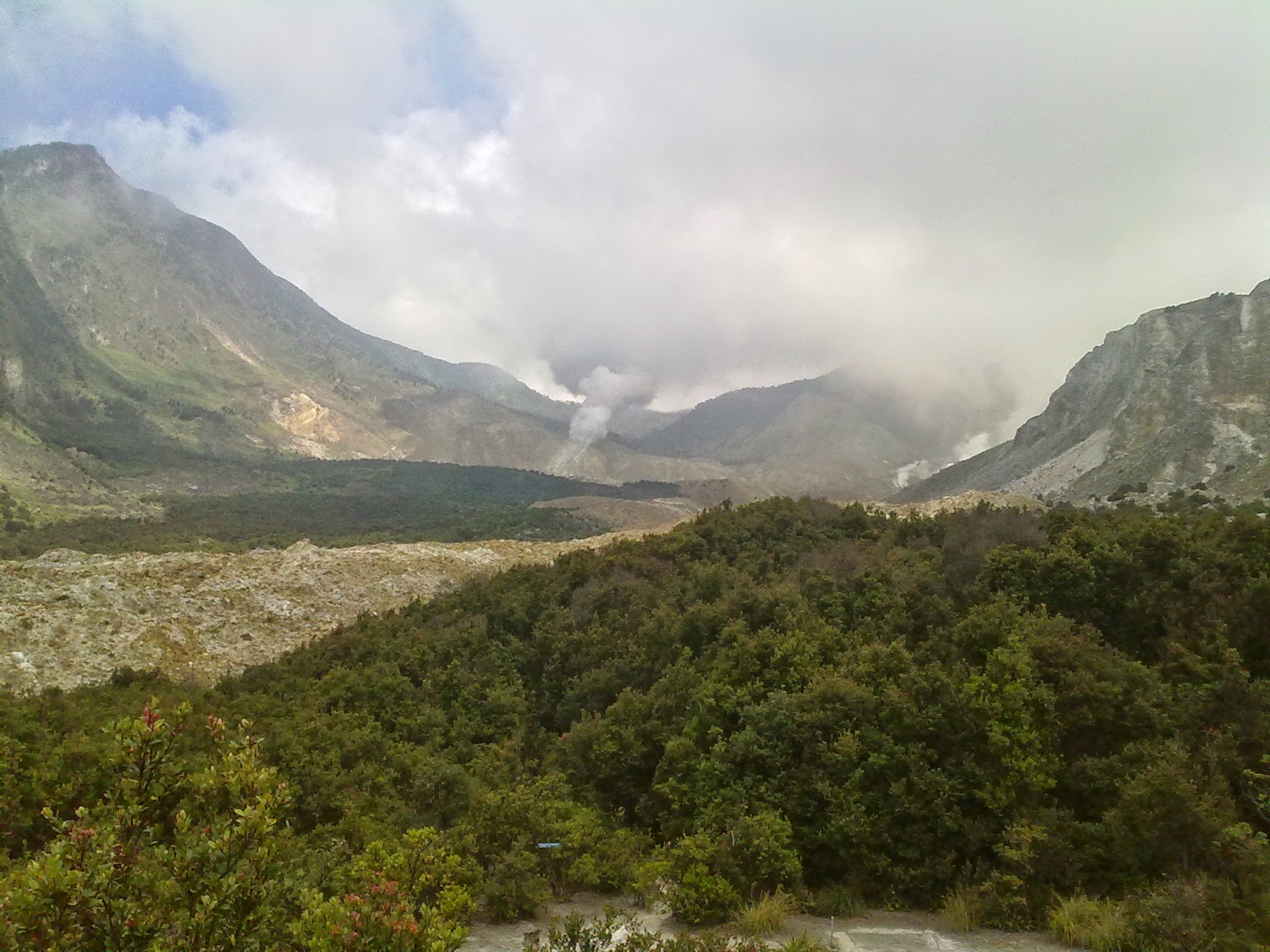 Gunung Papandayan Garut.