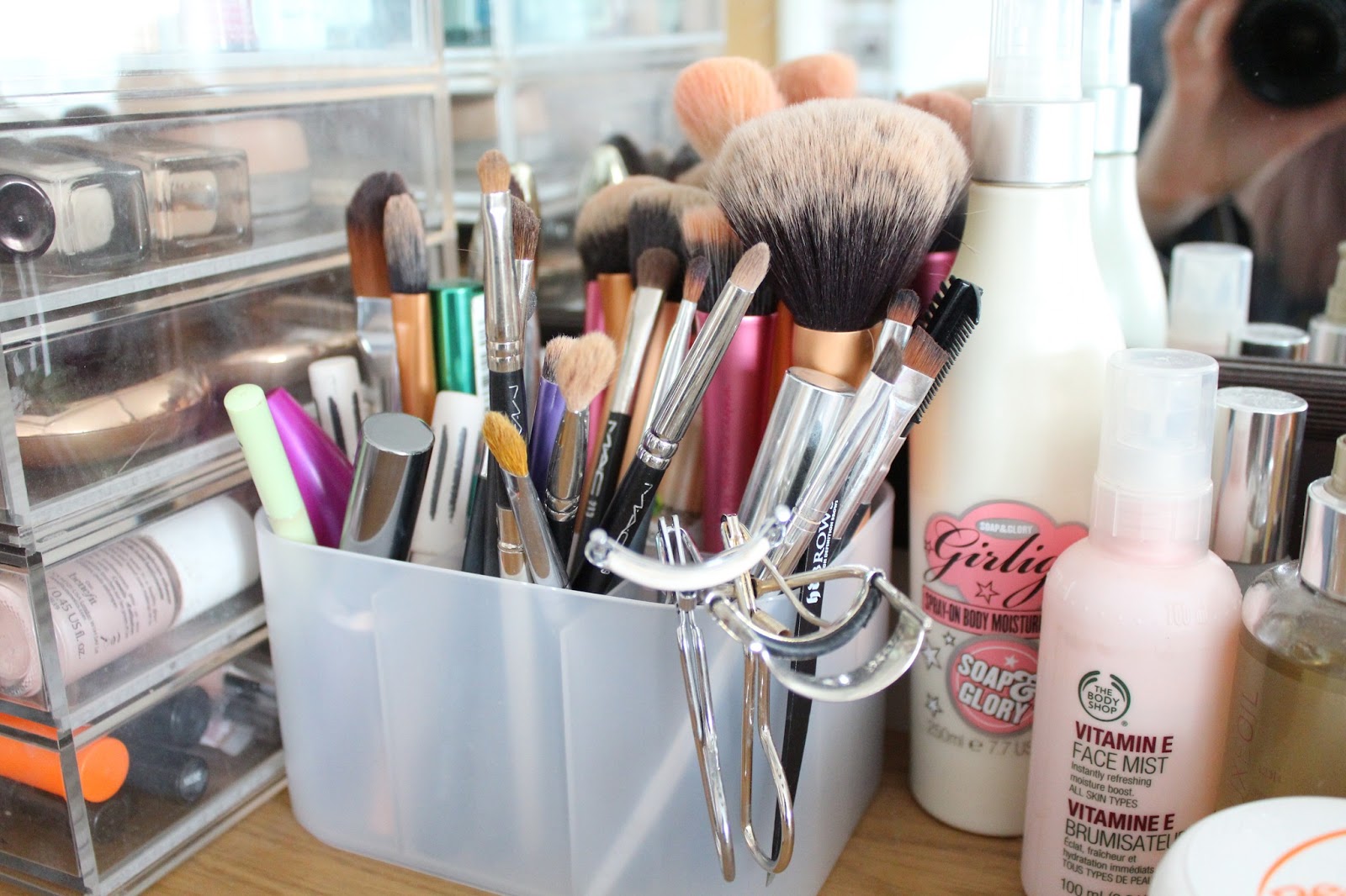 Makeup Brush Storage Inthefrow