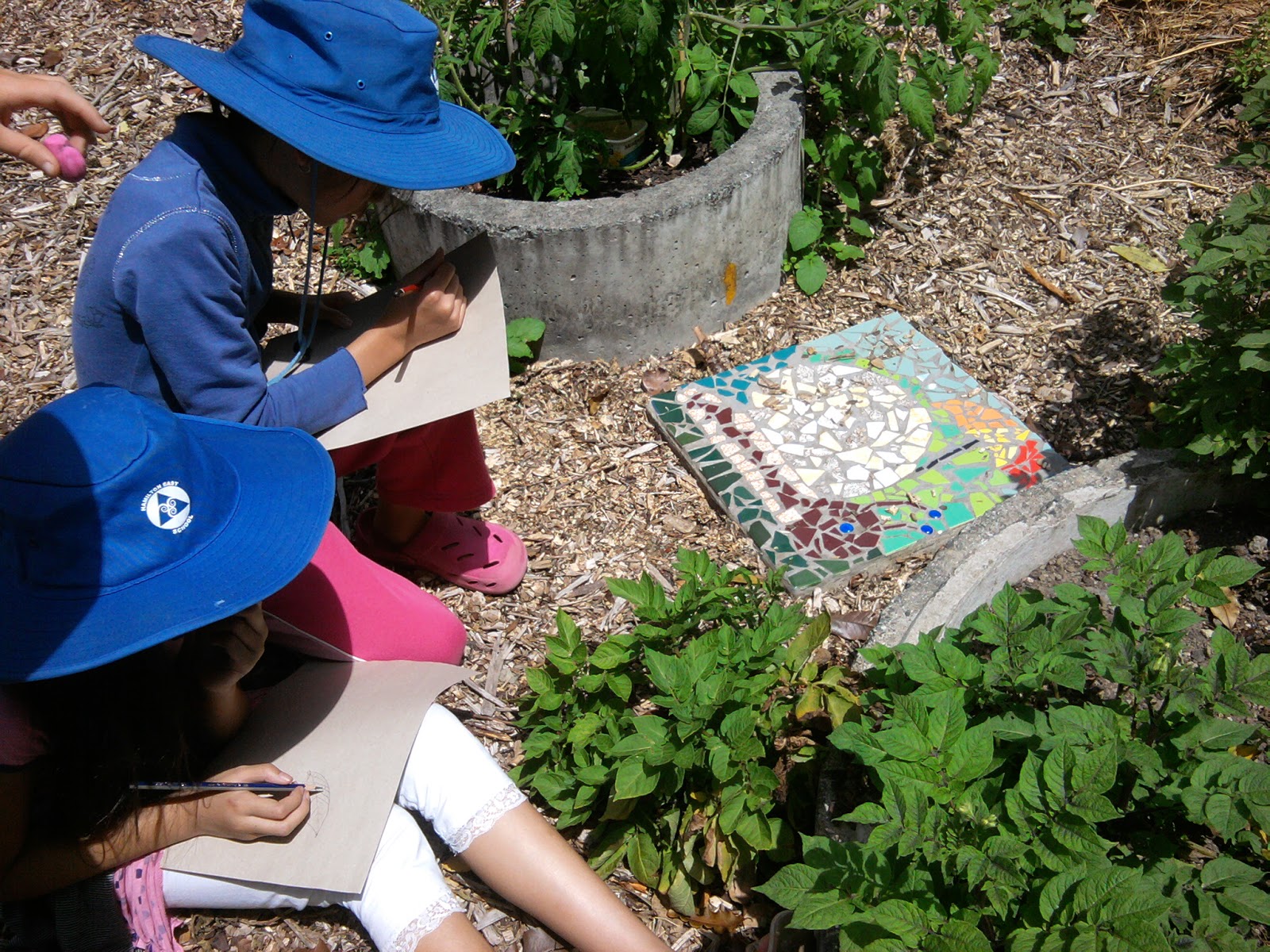 Room8HES: Garden Art